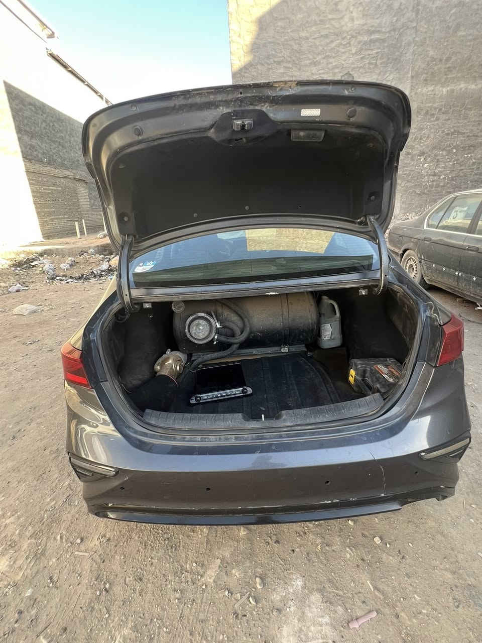 السلام عليكم فوتي 2020 بغداد بسمي سنوية غير نافذة ماشية 131 سيارة كاملة تبريد تدفئة بيها منظومة غاز حادثها موضع بالصور قبغ صندوك وبالعراق جاملغ امامي ايسر ستوته طخته بدون بدواخل ب135 وبيها مجال بسيط *********** مكاني بغداد الدورة
