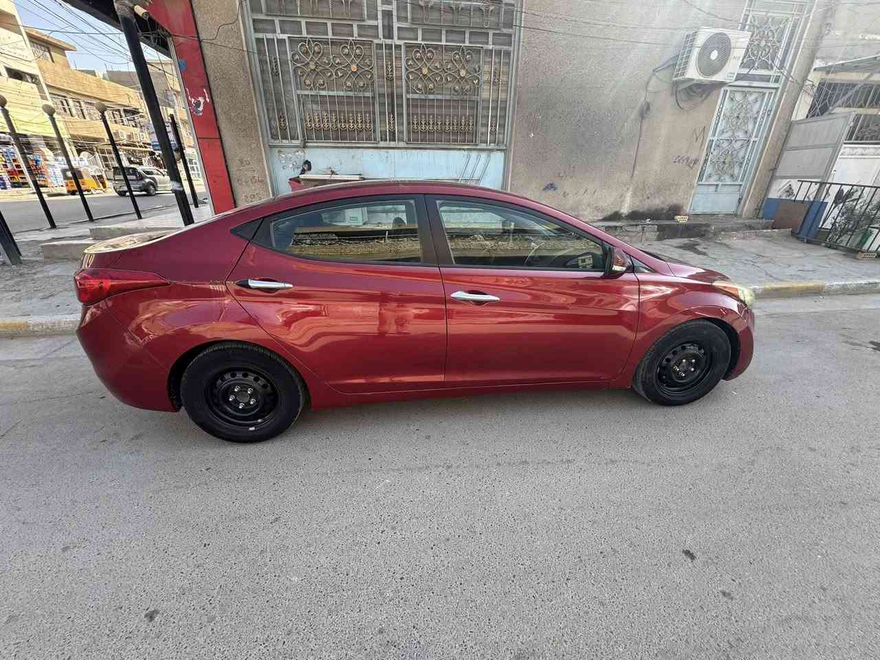 سلام عليكم
النترا 13 امريكي حادث الاصلي خلفي ما واصل للحوض 
بيها  صبغ جزء من الباب الايمن والايسر اثر طخه   سياره مكينه كير خير من الله ماشيه 109 ميل  غير متواجد ع نت. سعر 95 وبيها مجال بسيط 
 
*********** بغداد
