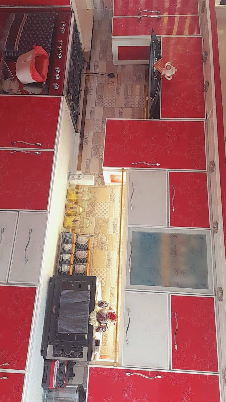 كاونتر المنيوم قياس الكلي 5 أمتار السنك 2متر والقطعه الثانيه 2متر ونص معا الملحق وقطعه اظافيه سله منظفات وسله اماعين قياسه 60 معا ساحبه وطباخ 5مشاعل وفرن شغال تواصل على رقم ماعندي خاص المكان حي العامل بغداد سعر ٧٥٠ وبي مجال شراي ***********
