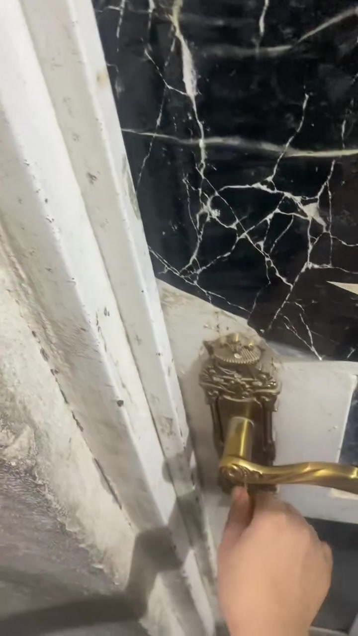 مرحبا كاونتر مرمر ٣ قطع بلازمه وحده منهن عطلانه وخساله اوتماتيك هم عطلانه وطباخ بس سب ٢ عيون وفرن يشتغل وتخم اخو الجديد ٧ قطع ميز طعام يتكبر ويزغر وياه ٦ كراسي لازمه جديده كاونتر جديد الكاونتر سعره ٢٥٠ خياله سعرها ٧٥ بلازمه شغاله سعرها ٧٥ طباخ سعره ٧٥ تخم اصلي تسكام ٢٠٠٠ ميز طعام ١٢٥ بلازمه عطلانه سعرها ٢٥ تشتغل نص شاشه المكان زعفرانيه قرب جسر مريم ***********ام نفس
