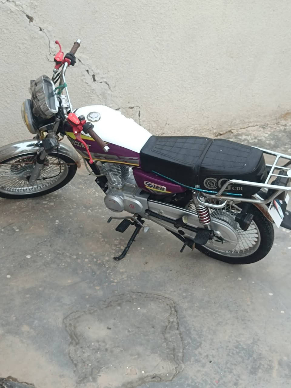 السلام عليكم ورحمه الله وبركاته 
للبيع دراجه 2024 شركة سونيك 
الدراجه جديده وما مشتغله متروكه 
عنوان بابل سريع 
السعر 700. بيها مجال 
***********
