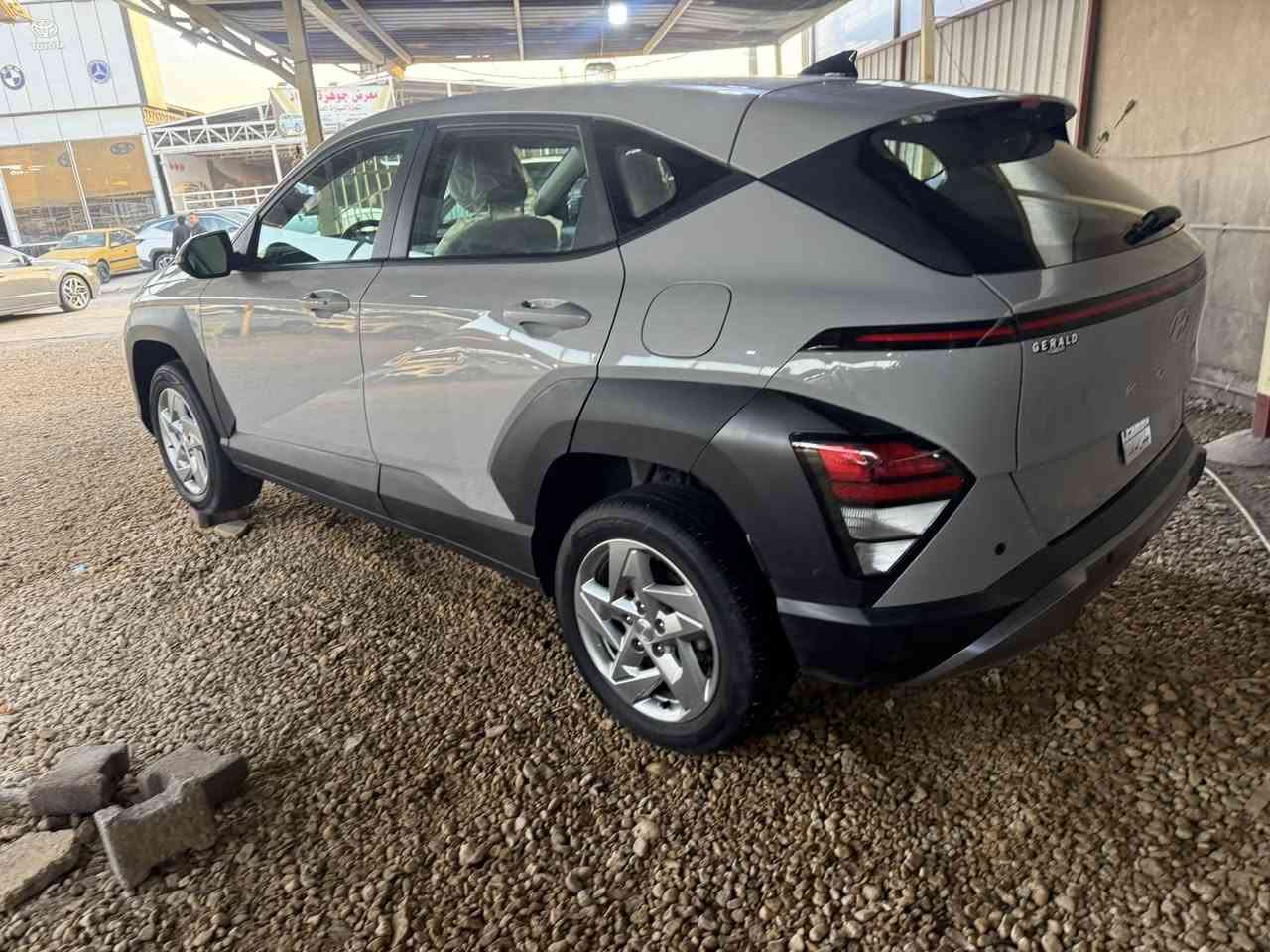 بسم الله الرحمن الرحيم 
للبيع هونداي كونا 
موديل:2024
 اللون: سمنتي
المواصفات :
بصمة 
محرك 2000 دوش
كامرات 
شاشة كبيرة
قيادة آلية
رادارات 360 درجة
العداد : 26 الف
الحادث : في الويل الخلفي فقط والباقي كفاله عامه بدون صبغ وبدون تبديل فقط دعامية خلفيه تبدلة اصلية وبدون اي ارباك .. صورالحادث موجوده بالمنشور 

للأستفسار : *********** / 
  ***********
العنوان : بابل - حله
