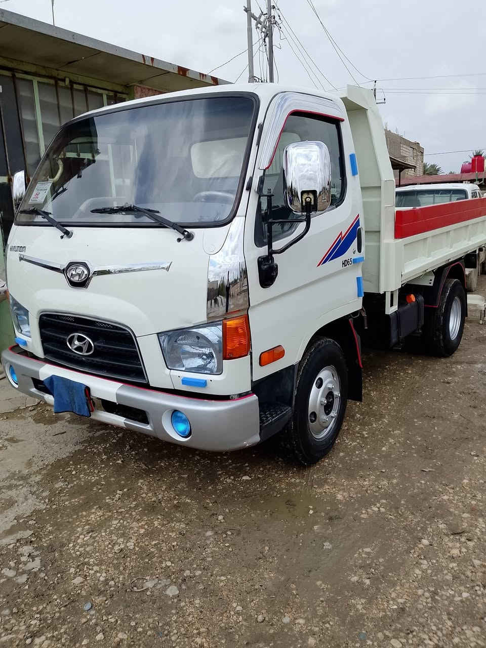 سلام عليكم هونداي قلاب للبيع 2015سياره كفاله عامه بس البادي مصبوغ محرك 4000 ام الهاف  ***********
