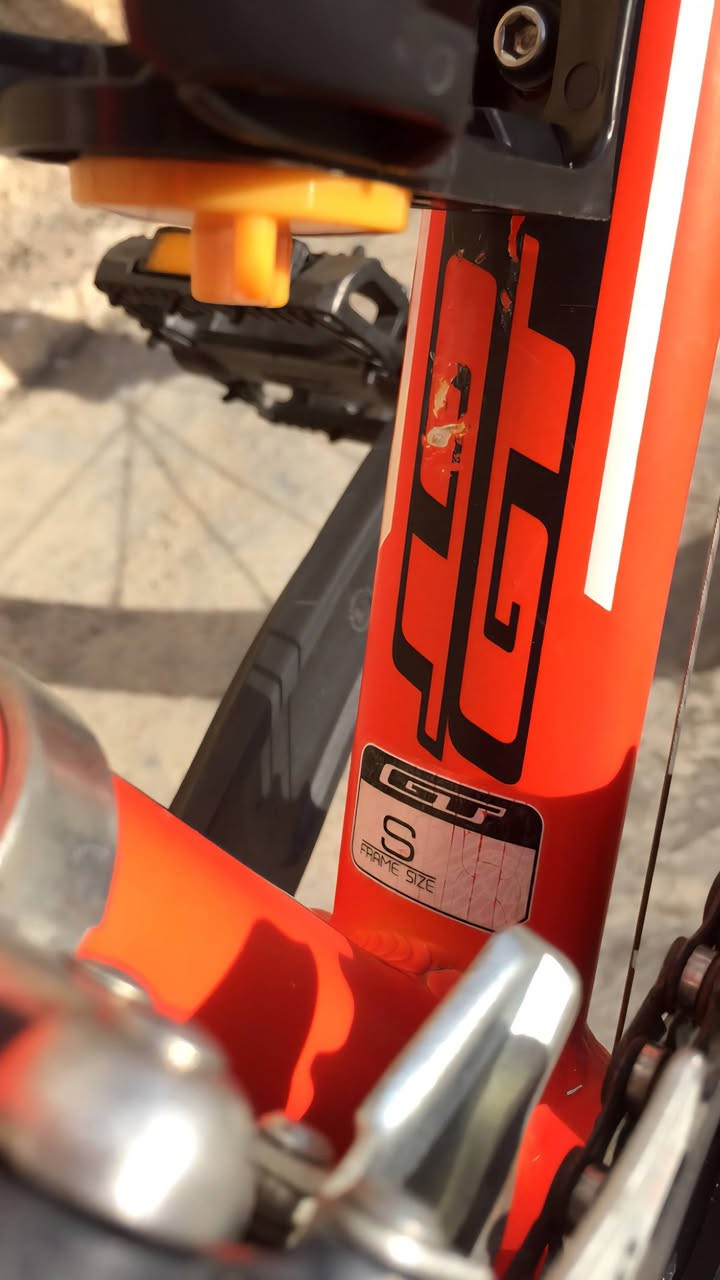 *بايسكل ماركة GT
موديل Aggressor 3.0
حجم 26 فريم S
البايك جبلي/ ألمنيوم بالكامل و غراضه كلها بلاديةو مختومة ( سرج , بايدرات كلهGT )
الدبلات SR Sun Tour M3010 ألمنيوم (بلاد طبعاً) 
المكينه 7 Shimano / 42t 

** الاضافات
١- زوج تايرات ماركة Continental(زوج تايرات الكونتننتال وحدهن سعرهن 80 الف)
٢- چملغات اماميه و خلفيهRBRL
٣- سرج طبي Easy Do
٤- لايت امامي ليد شحن Easy Do 
٥- لايت خلفي ليد شحن Meroca
٦- سلسلة قفل قاصة بريدد + جرس 

**وياه زوج تايرات اجت وياه عدا الكونتننتال 

السعر : 250 الف
المكان: بغداد/حي الجامعة


**إذا كنت صاحب هذا الإعلان وتريد حذفه لأي سبب، رجاءا أرسل رسالة إلى الدعم الفني**