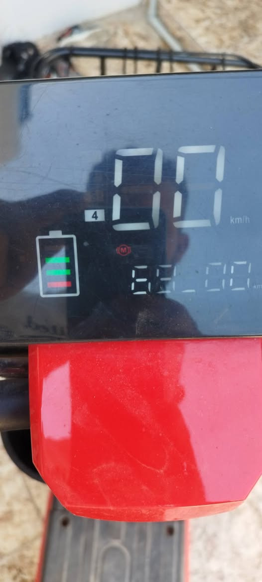 سلام عليكم للبيع دراجة شحن نوع R9 الدراجه نضيفة وبحالة جيده 6 بطاريات جديدة الدراجة بيها خلل من اشغلها يطلع علامة حرف ( M ) وماتمشي مااعرف بيها السعر 250 الف وبيها مجال للأستفسار /***********
