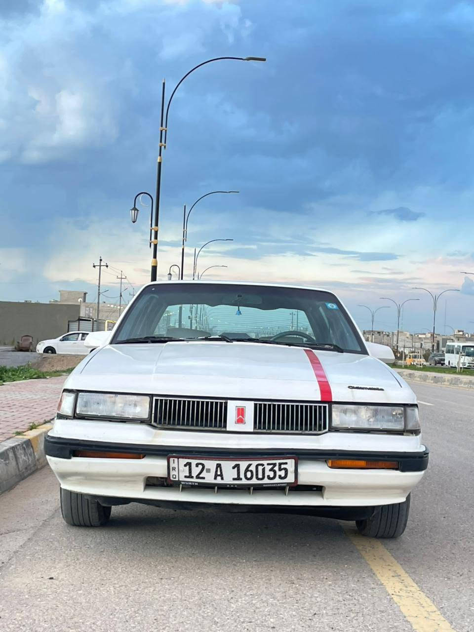 اولدز موديل 1990
السعر 30 وبيه مجال 
بدون ضرر 
مكينه نص عمر 
كير جديد
صدر جديد 
تايرات جدد 
***********
***********
