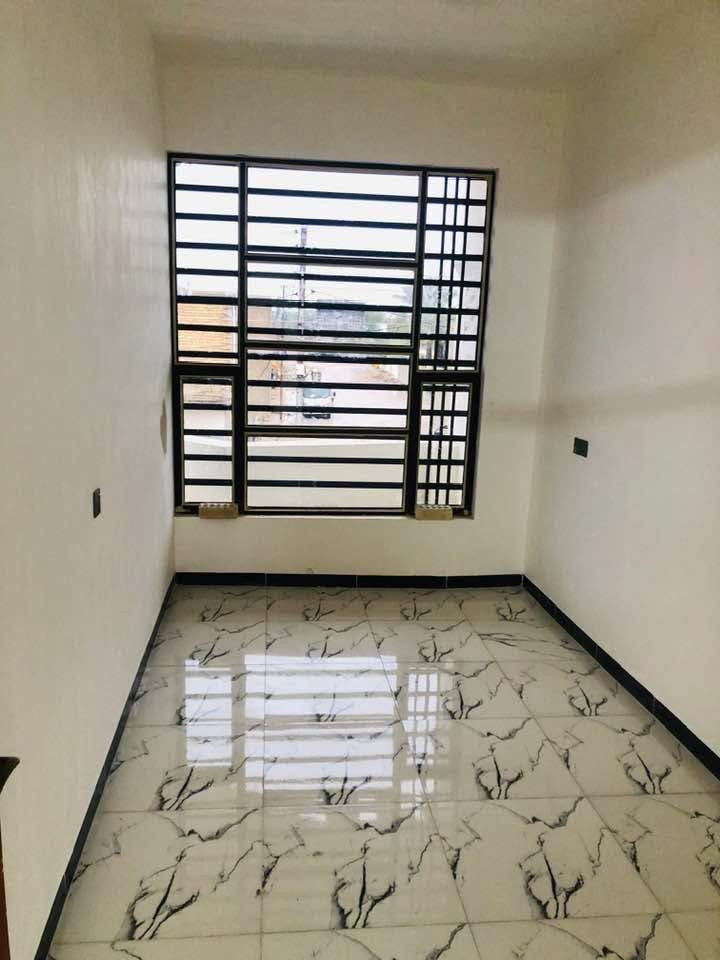 رصة مميزة للبيع – بيت  في المدائن بموقع ممتاز

للبيع بيت بمساحة ١٢٥ متر في المدائن – منطقة  البانروما قرب جامع الفرقان ، بموقع حيوي وقريب من جميع الخدمات.

✅ طابو ملك صرف .

مواصفات العقار:

بيت بناء حديث.يتكون من طابقين ٣ غرف نوم 
واستقبال ومطبخ مع صحيات عدد ٢

جميع الخدمات متوفرة: ✔️ ماء. ✔️ كهرباء. ✔️ مجاري. ✔️ إنترنت.

📞 للاستفسار: ***********
