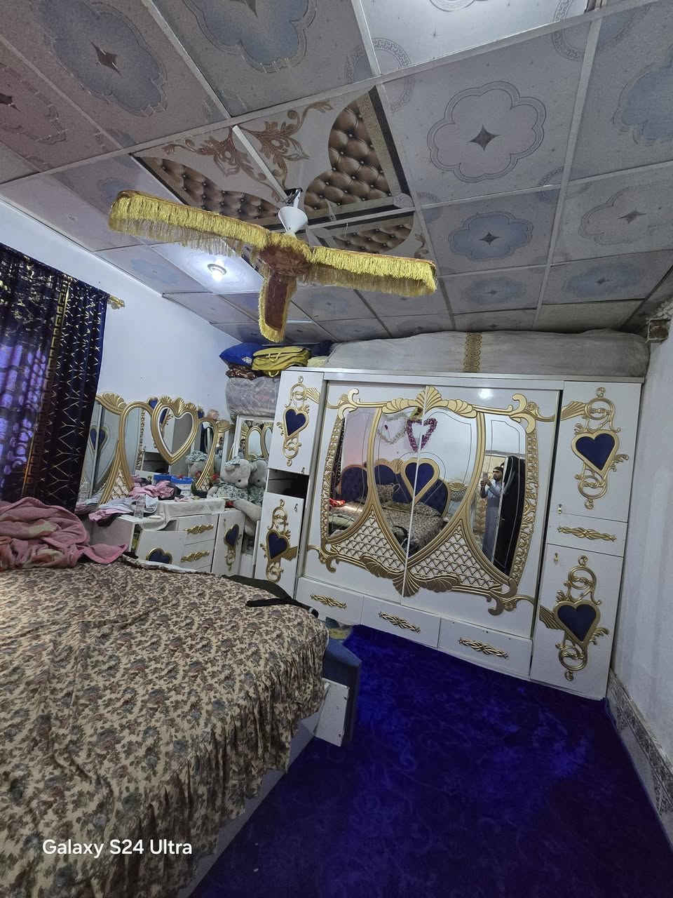 بيت لبيع بشارع المطار الجديد السماحه ٨٠متر يحتوي على غرفه وصاله ومطبخ ومكشوفه وصحيات السعر ٢٣ وبي مجال البيت على الساحات قرب جامع الحسان او مجمع الشرق مو فرعي البيت على ساحات للستفسار ***********
