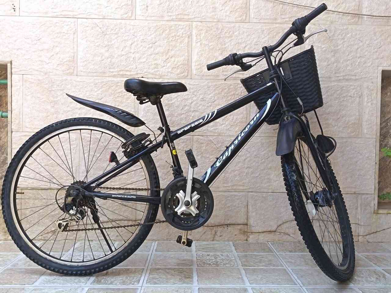بايسكل ياباني نظيف حجم 26 للبيع
دبل كير
بيه اضاءة داينمو
وقفل مفتاح على التايه الخلف
سعر 100 الف وبيه مجال
عنوان الجانب الايسر الفلاح الثانيه
للتواصل على الصفحة او الرقم ***********
