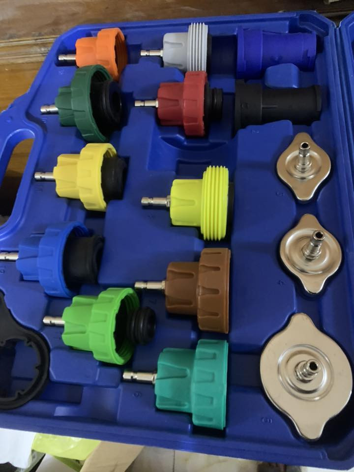 عة اختبار ضغط المبرد (الرادياتير).
تُستخدم لاختبار نظام التبريد في المركبات بحثًا عن التسريبات. 
تأتي المجموعة مع محولات بألوان وأحجام مختلفة لتناسب مجموعة واسعة من أغطية الرادياتير أو خزانات التمدد.


**إذا كنت صاحب هذا الإعلان وتريد حذفه لأي سبب، رجاءا أرسل رسالة إلى الدعم الفني**