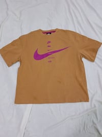 نايكي أصلي • مقاس M • خردلي