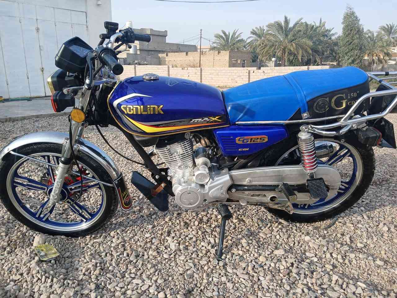 سيفان موديل 2024 دراجه كفاله عامه محرك ما مفتوح بلادي ما بيها اي نقص سعر  650 بيها مجال مكان ديالى طريق دلي عباس سراجق ***********
