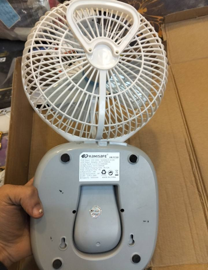 تحياتي للادمن المحترم عندي ماركه KAMISAFE نضام ٣ سرع دكمه تزيد وتنقص وبيهه ضوه وزنه ثكيل قطعه اصليه تطبك وتنكبس ترهم اماكن ضيقه حته بسياره تكدر تخليه بل مكتب قطعه اصليه ومرتبه وسعرهه فقط ب12 بلاش


**إذا كنت صاحب هذا الإعلان وتريد حذفه لأي سبب، رجاءا أرسل رسالة إلى الدعم الفني**