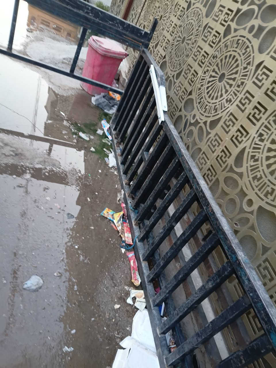 السلام عليكم محجر لبيه بيه قياسات وبيه كسر يردله لحيم سعر ٨٠الف مكاني بغداد دوره شارع ٦٠ 
***********
