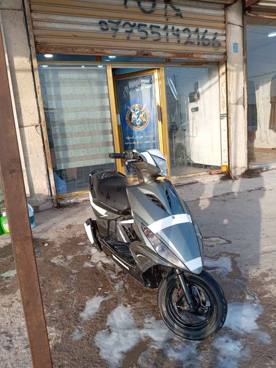 السلام عليكم ماكس مضلع ياباني لدراجه على وضع لوكاله كلشي بلاد ما عده دبل خلفي جديد سلف نص دوسه تشتغل هندر كذالك عينه لونين اشاير شغالات صطاب خلفي شغال لايت امامي عالي ناصي لسعر 900وبيهة مجال متواجد فقط واتساب او عل سيمكارت هاذ رقمي ***********
