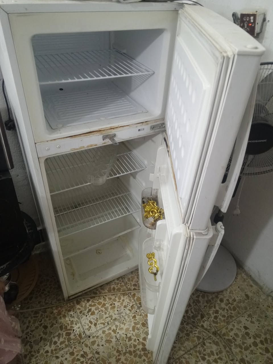السلام عليكم ثلاجه للبيع عارضيهة 125 بيهة مجال ممستخدمه هواي نضيفه كلش كلشي مابيهة امانه الله ممتواجد على فيس  هاذا رقم يتصل عليه ***********
