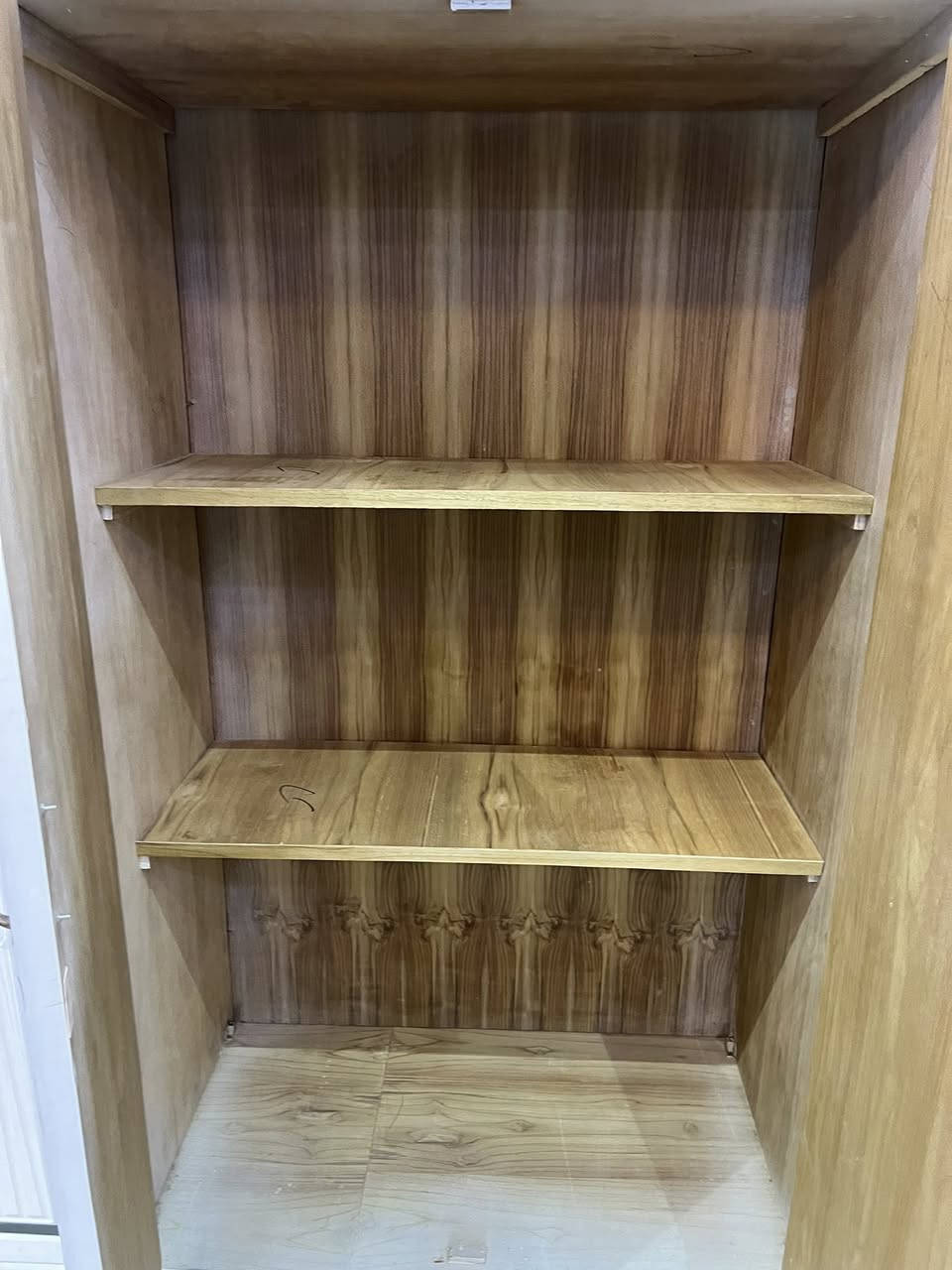 غرفه تكمه عراقي صبغ حراري 
استخدام 9 اشهر فقط شخط مابيها
السعر 2500 وبيها مجال بسيط 9 قطع 
المكان بغداد السريدات 
***********
