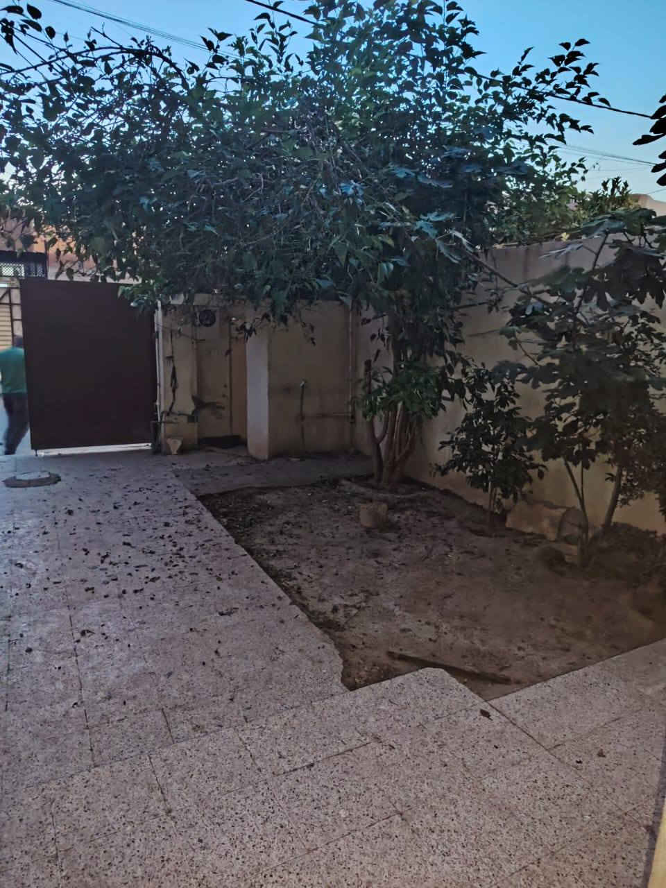 للايجار للايجار
بيت للايجار حي الانتصار شارع 60 خلف مول تيم مارت مساحه 100 متر تبليط وخدمات كامله يتكون من غرفه وهول واستقبال ومطبخ ومشتملات وبيتونه 

سعر. الايجار 175  الف للتواصل 

***********
