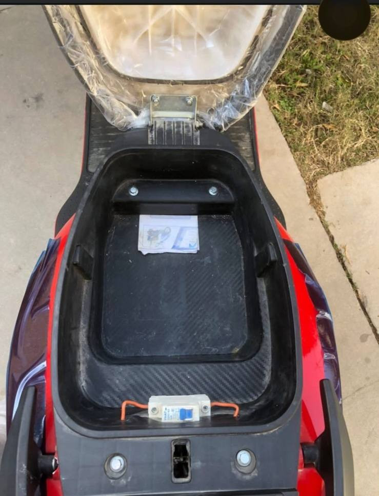 5 بطاريات
ملف 1000
نضام R الرجوع للخلف 
عالي ناصي ليدات 
اشاير يمنى يسرى 
3 سرعات
السرعه الحقيقية 70 
تمشي اكثر من 45 كيلو بالشحنه الوحده 
دراجه خير من الله كلش نضيفه استخدمها قليل سعرها ٦٠٠ بيها مجال للشراي مكاني بغداد الإعلام للاستفسار الاتصال على الرقم ***********
