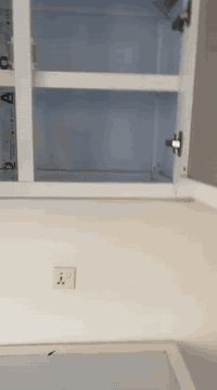 كاونتر الامنيوم  مستخدم كلش نضيف اخو الجديدقياس  6 متر   تفصال احطاطه كله مع طباخ  من الطراز الاول  بعقوبه تقاطع القدس للاستفسار ***********.
