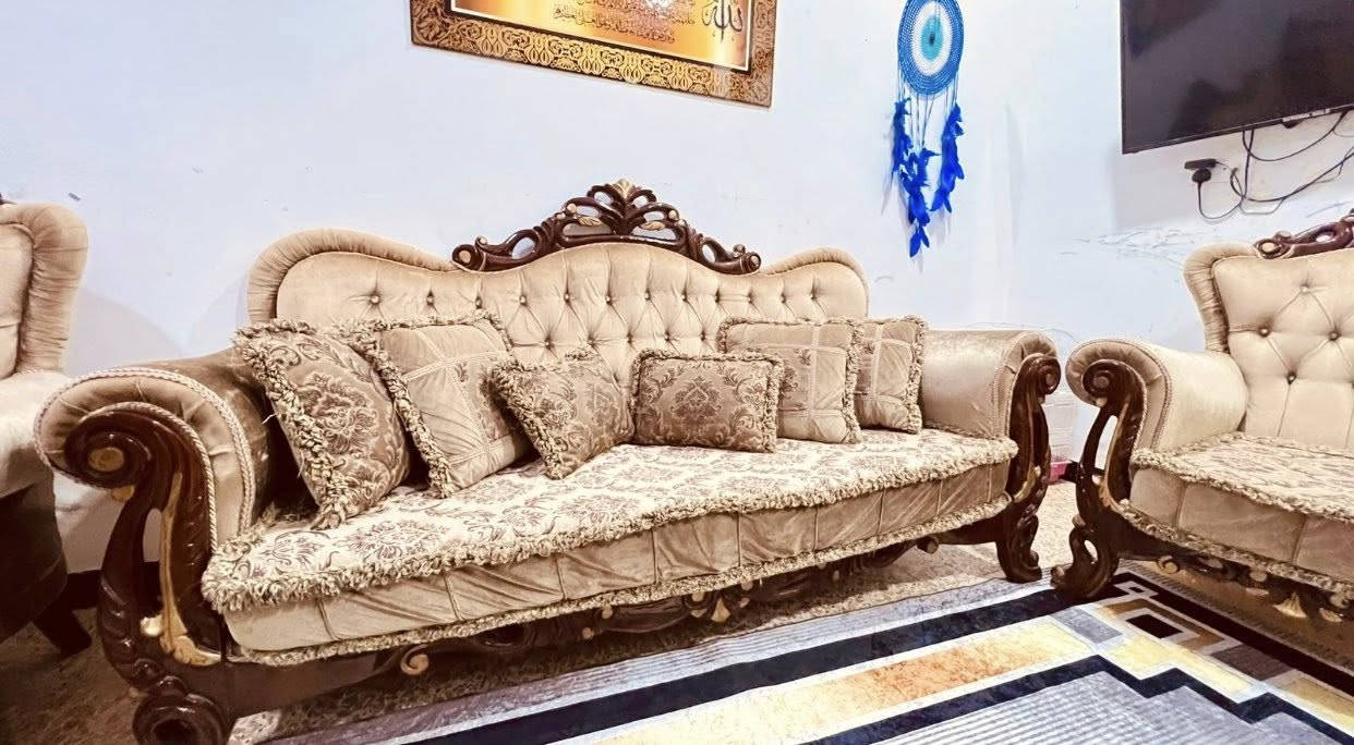 تخم زان تركي ملكي 10 مقاعد 
نظيف جدا 
مكانه الحريه يتوفر توصيل 
للتواصل ***********

