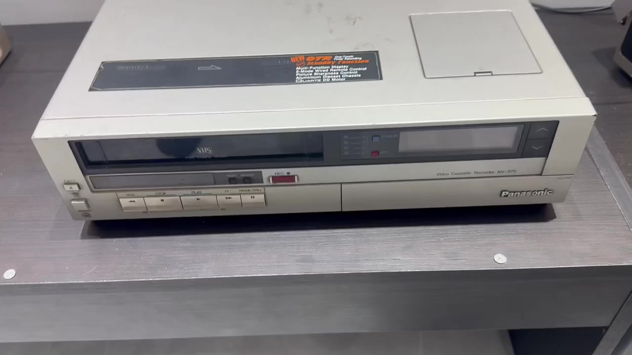 هذا الجهاز هو مسجل فيديو (VCR) من إنتاج شركة JVC جهاز باناسونيك P03 (Panasonic NV-P03) هو مسجل فيديو (VCR) كلاسيكي من عدد2 
المجموع عدد 3 ( السعر 100 الف الكل )


**إذا كنت صاحب هذا الإعلان وتريد حذفه لأي سبب، رجاءا أرسل رسالة إلى الدعم الفني**