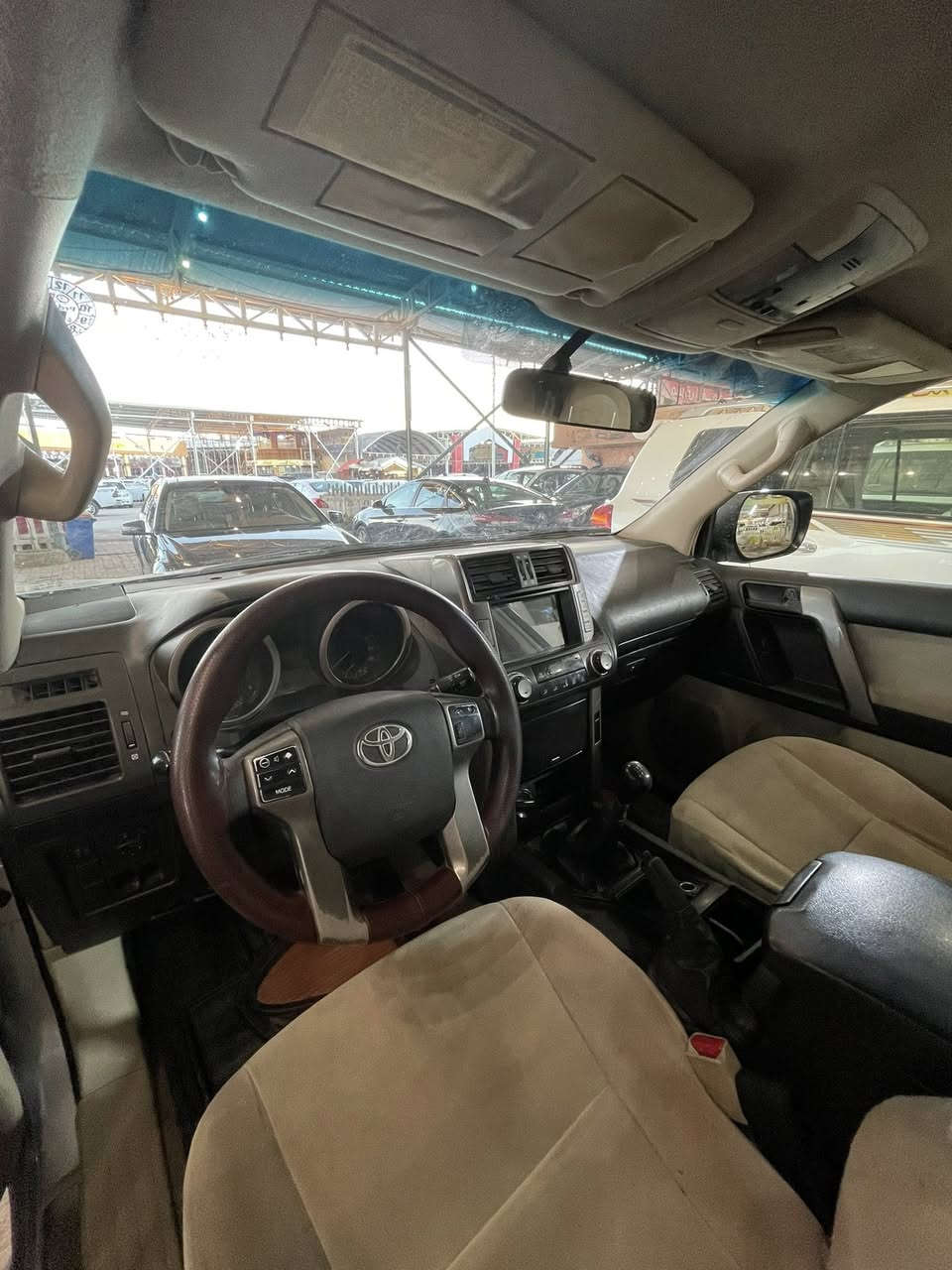 السلام عليكم 
لاندكروز برادو للبيع السياره جاهزه للأخير 
حداديه مكينه كير تبريد رقم الدولي الجديد بسمي 
مديل 2013 كفاله عامه صبغ وتبديل 
السياره كاز كير عادي 
السياره فور ويل 
موجد والويلكم أو تريد الويل العادي 
السعر 220 وبيه مجال بصيط 
***********
