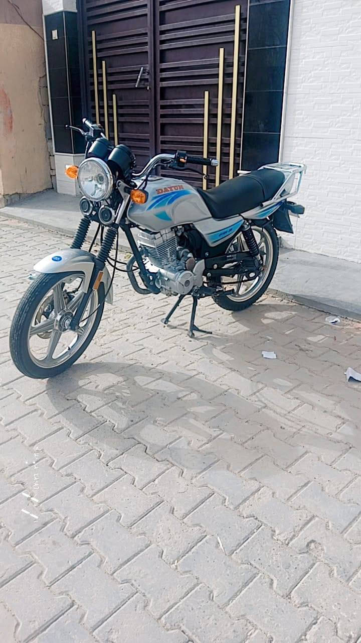 سلام عليكم
دراجه داي ون عظم موديل 2023 اوراق بااسمي الدراجه خير من الله مابيه اي نقص سعرها مليون ونص وبيه مجال حك الجيه
العنوان كربلاء حي العامل سوق الوسط غير متراحد عل فيس ***********
