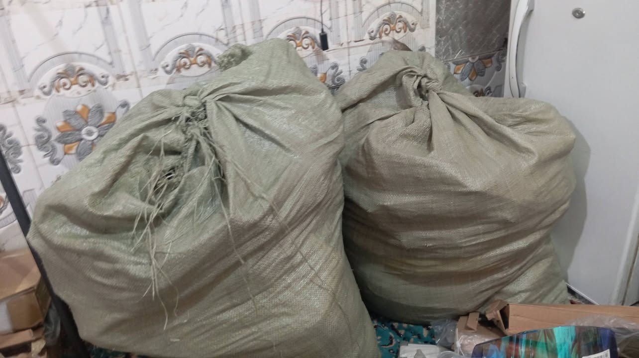 السلام عليكم عندي غراض امزون للبيع الي يرد يشتري خلي يتصل بالرقم ***********
