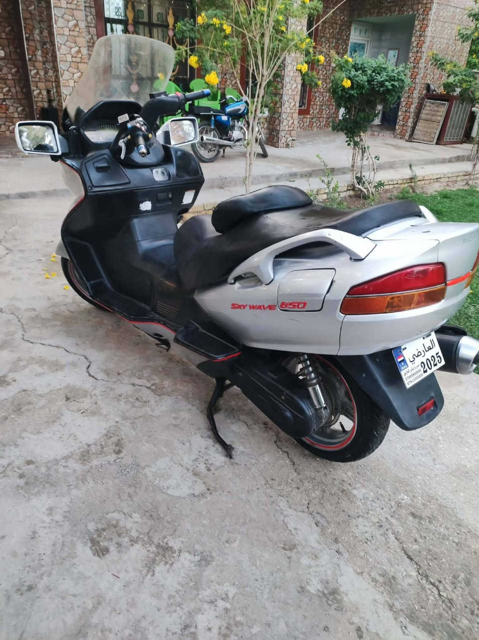 سكاي ويف650 للبيع او مراوس بفورزه (صفر8 او 9)
مواصفات (مري شفط ، ABS ،يدات تدفأه )
منظومة زنون 
الدراجه مكفولة من تنقيص او تبخير المكينه ناعمه خير من الله شرط معدل 180(مكينه مفتوحه) 
مكاني بابل 
السعر مليون و٤٠٠ وبيها مجال 
(اخوان رجأ الموشراي لا يكسر بحلال العالم ) ***********
