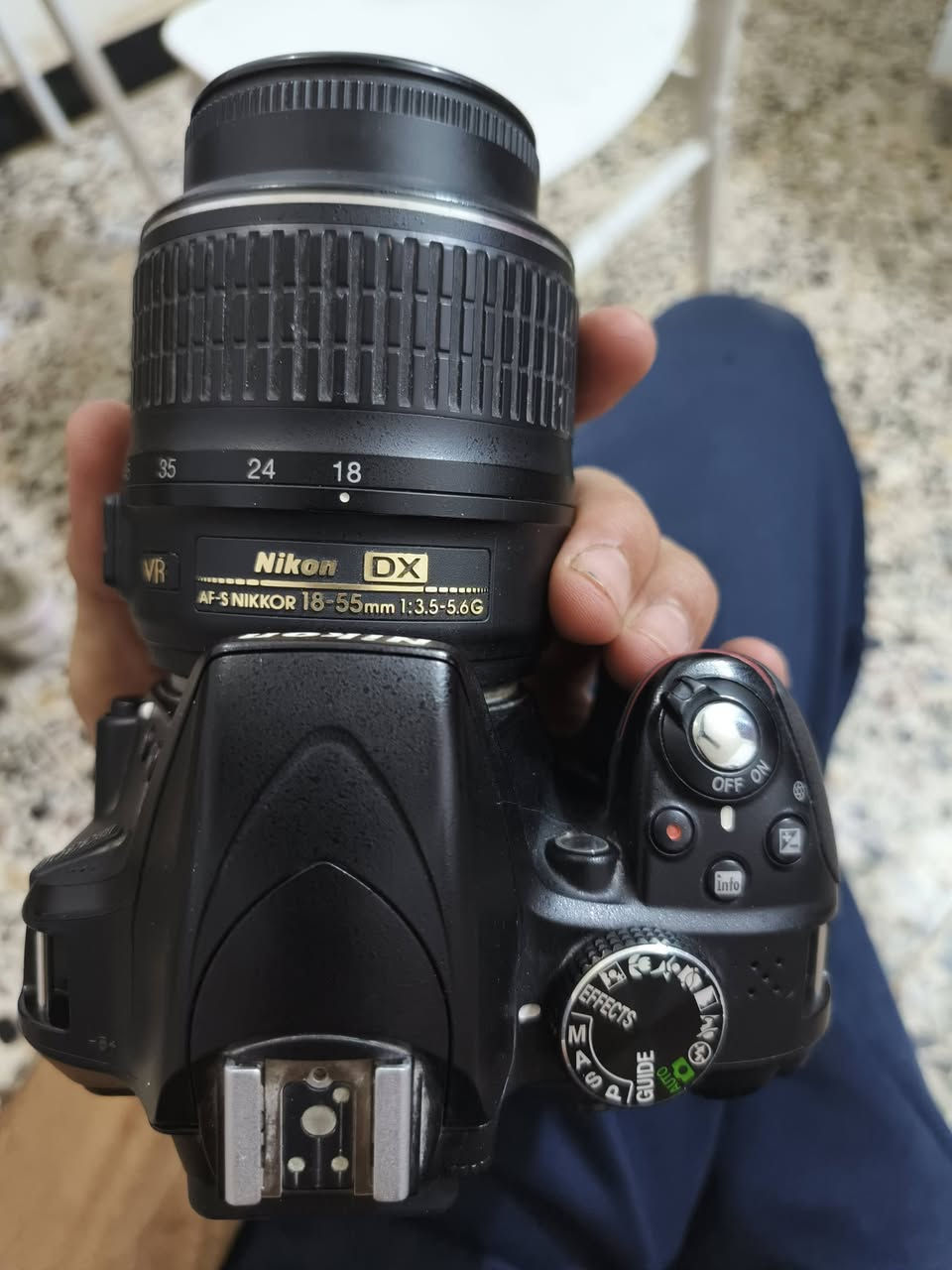 سلام عليكم 
كاميرا نيكون للبيع NIKON D3300 
سنسرها بالفوتو او الصور ٢٤ ميغا بيكسل
و بالفيديو FHD 60 FPS فول اج دي بمعدل 60 اطار بالثانية
العدسة 18-55
حزام 
شاحنة
سعرها (٣٠٠ الف) 
📌 مكاني:  بغداد - مدينة الصدر - قطاع ٣٠ - شارع الجوادر
(توصيل خارج بغداد ما عندي) 
رقم موبايلي ***********
