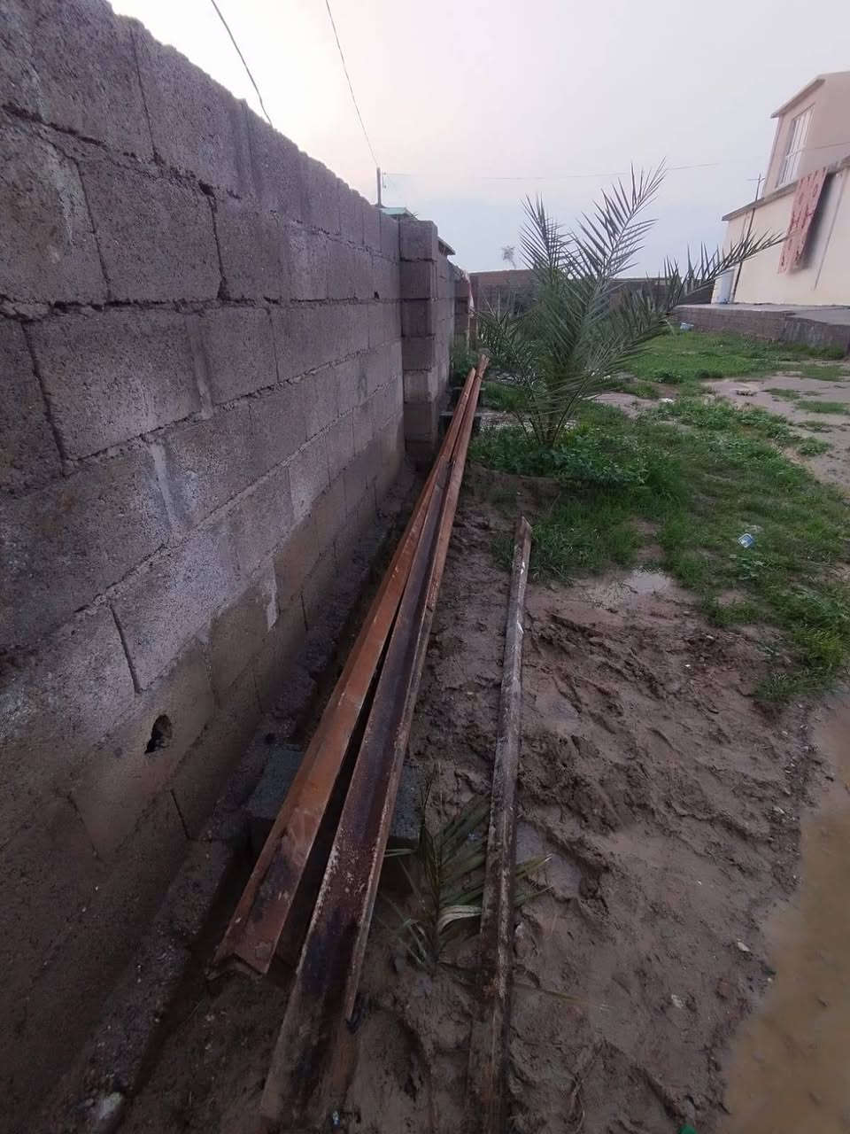 سلام عليكم زواية وشيلامان لبيع الزواية 6طولهن 12متر 2طولهن 5متر وشيلمانت 3طولهن 5متر السعر خاص او لاتصال عل رقم ***********
