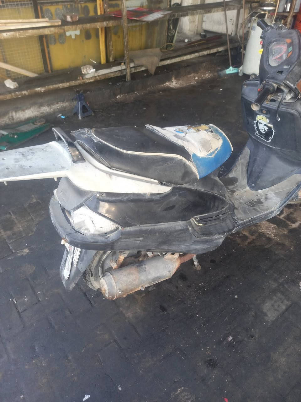 السلام عليكم فضاي البيع ابيع كوم حديد مكاني بغداد حي الجهاد رقمي *********** السعر ١٧٥
