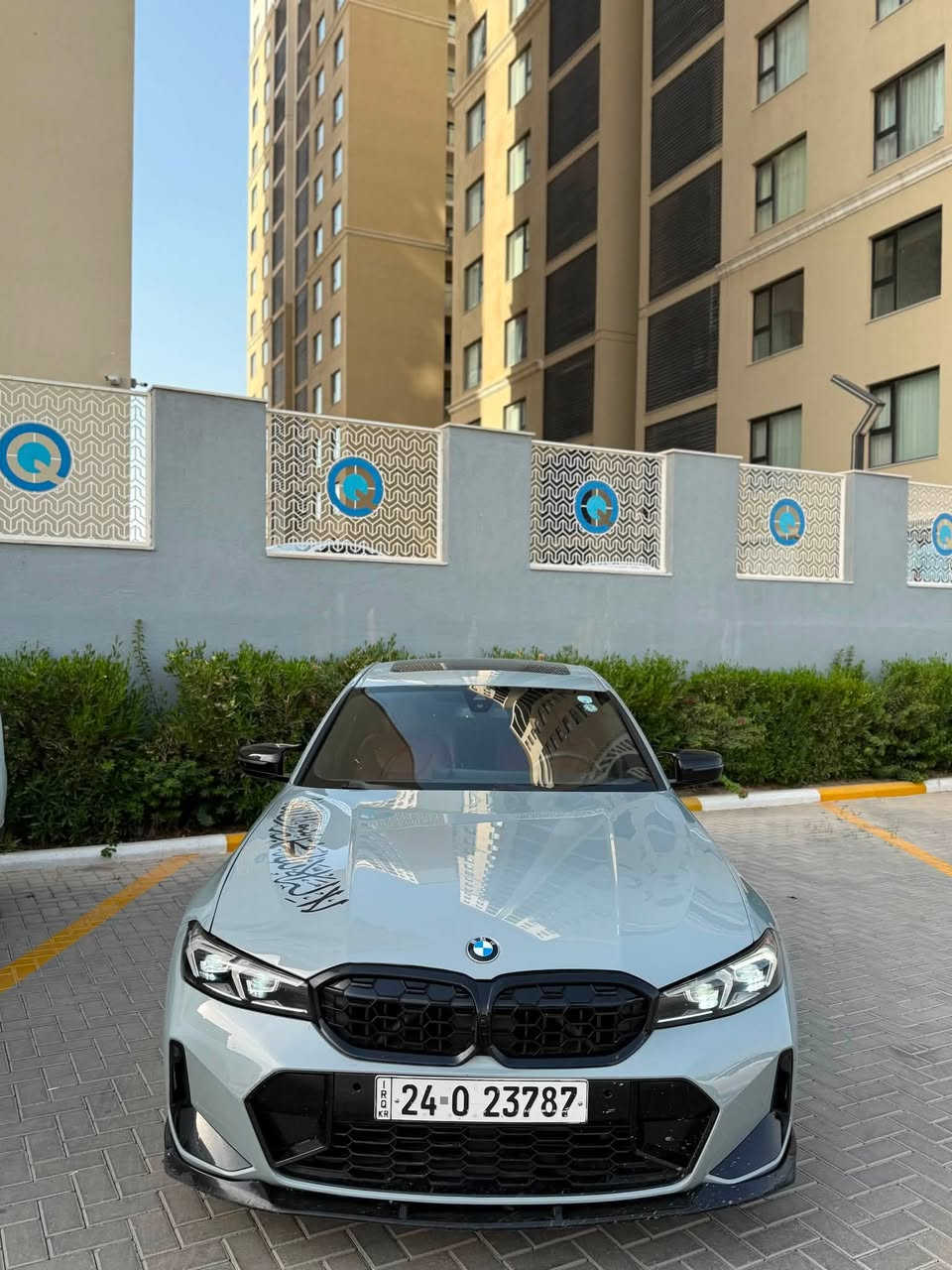 السلام عليكم BMW 330i للبيع موديل 2023.  *********** واتساب موجود
محرك 4 سلندر 2000 توين بور تيربو صاروخ 🚀 

وارد امريكي  ممشى السيارة 59.000 الف فقط

لون اسمنتي مميز  دواخل لون احمر رقم اربيل 

السيارة 1/1 فول مواصفات M Package اصل 

ويل 19 و تخم تايرات رن فلات جديدة بالكامل

السيارة حادثه كلش بسيط حافه بنيد بس 

ومغلفه ppf بالكامل السيارة 

كلشي مابيها صفر مسج  نضيفة من كل نواحي 

المواصفات :

رادار امامي 

تحذير رادار من الاصطدام الأمامي + فرملة تلقائية إذا قربت نصدم

تحديد المسار وتحذير بالنقاط العمياء بالمرايات

رادار تحذير وكشف المشاة اذا قربت تصدم

 حساسة 360 درجة امامي وخلفي كامرة خلفيه

فتحة سقف ونظام دخول ذكي وترحيب وبصمة

  
شاشة تدعم نظام  Apple CarPlay /Android

كشنات كهربائية و نضام تدفئة وخزن ميموري

تدفئة ستيرن و شاشة وعداد الكترواني بالكامل

قطعتين تبريد امامية وخلفية منفصلة

نظام اوتو هولد وهاند بريك كهربائي وشفتات

انارة داخلية متغيرة LED ل 12 الالون مختلفة

منافذ شحن USP امامي وخلفي 
نضام البريك الرياضي الحجم الكبير لون الازرق

وباقي مواصفات هواي معروفة بال BMM

السعر : خاص  
للتواصل :***********
مكاني بغداد حي لحسين
