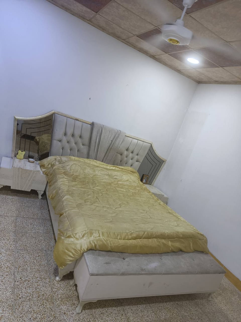 للبيع غرفه نوم تركي ٨ قطع خشب ثقيل باب سلايت سعر٤٥٠
موصل حي القاهره *********** شراي فقط يتصل
