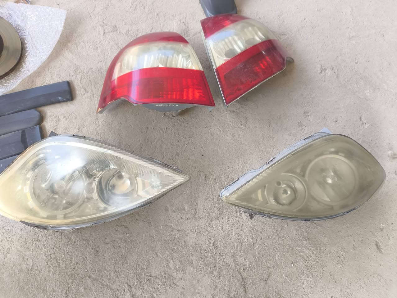 السلام عليكم متوفر ادوات طيبة مستعملة للبيع كما موضع بالصور للبيع رايدهن كلهن ب75 الف وبيهن مجال حك الجية مكاني بصرة الجزيرة 
رقم الهاتف ***********
