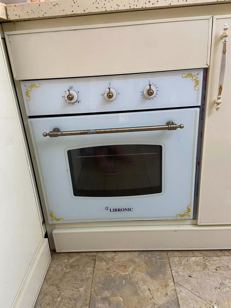 مرحبا اغراض بيت نضيفه شرط الفحص مكاني بغداد الغزاليه كل حاجه متوفر تصوير فديو الهه اتفضلو خاص


**إذا كنت صاحب هذا الإعلان وتريد حذفه لأي سبب، رجاءا أرسل رسالة إلى الدعم الفني**