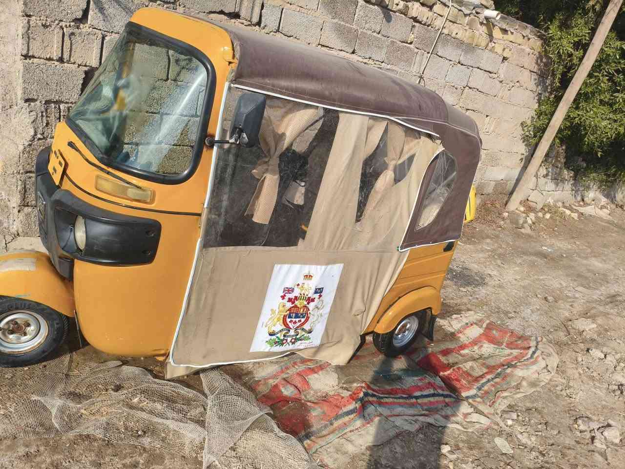 تكتك لبيع موديل 21 تكتك نضيفه كشر ومحرك سعر 4500اوراق تكتك كله شغاله وجاهزه يريده  يتصل مكان قضاء الحي ***********
