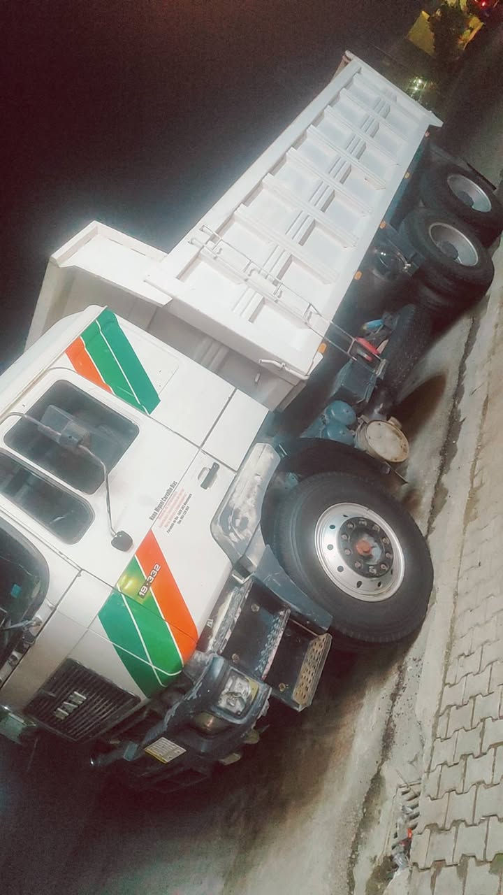 لوري مان صقر للبيع
موديل ١٩٩١
شاصي غير مكفول 
مجموعه نص GF
كير برميل 130
مكينه 6 سوبر 
تخم تاير 24 صاج
*********** قيس
