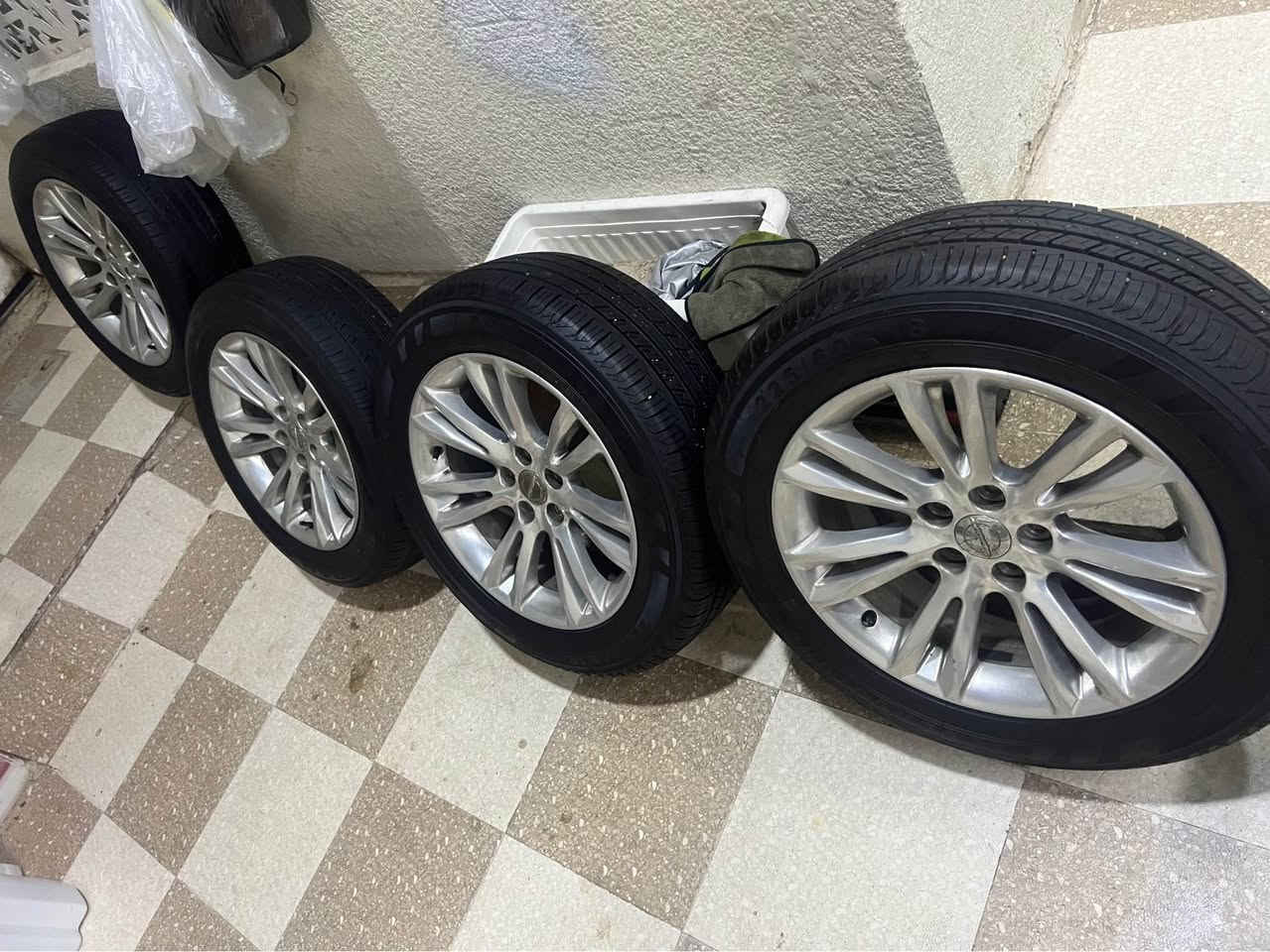 للبيع وياله اوباما حجم 18 مكسيكي تخم تاير جديد  مكفول لا  عواج لالحيم ولا كسر جدد مكاني بصره *********** 
*********** كامل حته حساسات بي البصرة, العراق
