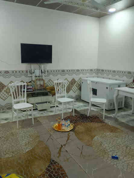 بيت 150 متر . طابقين
النجف . مقابل قريه الغدير . عمود 327 مقابل مياه نبع العتبه.  رقم الشارع 15
السعر 95 مليون وبيه مجال 
***********
***********
***********
