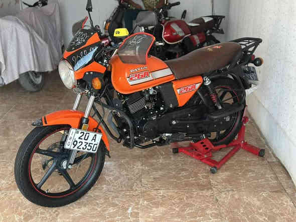 يالله سلام عليكم اخوان 
دراجه دايوان  موديل 2022 

داخله ب ال 2023 

رقم ديالى تحويل ثاني يوم 

دراجه غنيه على التعريف مال جناي دهن امزويل وبانزين محسن 

سعر  ( 2350 ) وبيه مجال 

للاستفسار .. 

***********
