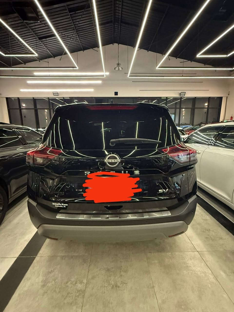 للبيع – نيسان روج Nissan Rogue 2023 🚘
📍 الرقم: اربيل قبل شهرين رقمتها 
📍ماشية:40 ميل
⚡ المواصفات:
 • محرك 3 سلندر تيربو سعة 1500cc يولد قوة 201 حصان

 • فئة : SV
 • دفع أمامي FWD
 • شاشة وسطية مع بلوتوث و USB
 • أنظمة أمان حديثة (ABS – EBD – مساعد صعود المرتفعات – مانع الانزلاق)
 • 6 وسائد هوائية لحماية متكاملة
 • تحكم بالمقود – مثبت سرعة
 • كاميرا خلفية مع حساسات
 • استهلاك وقود اقتصادي جداً

✅ السيارة كلين بدون تبديل – بدون صبغ – بدون أي تعديل (فقط تبديل دعامية)
 وصور الحادث موجودة
السيارة بدون اي نقص  

💰 السعر 165$

📞***********--***********
موجود واتساب وماسنجر وكلشي مذكور بالمنشور
