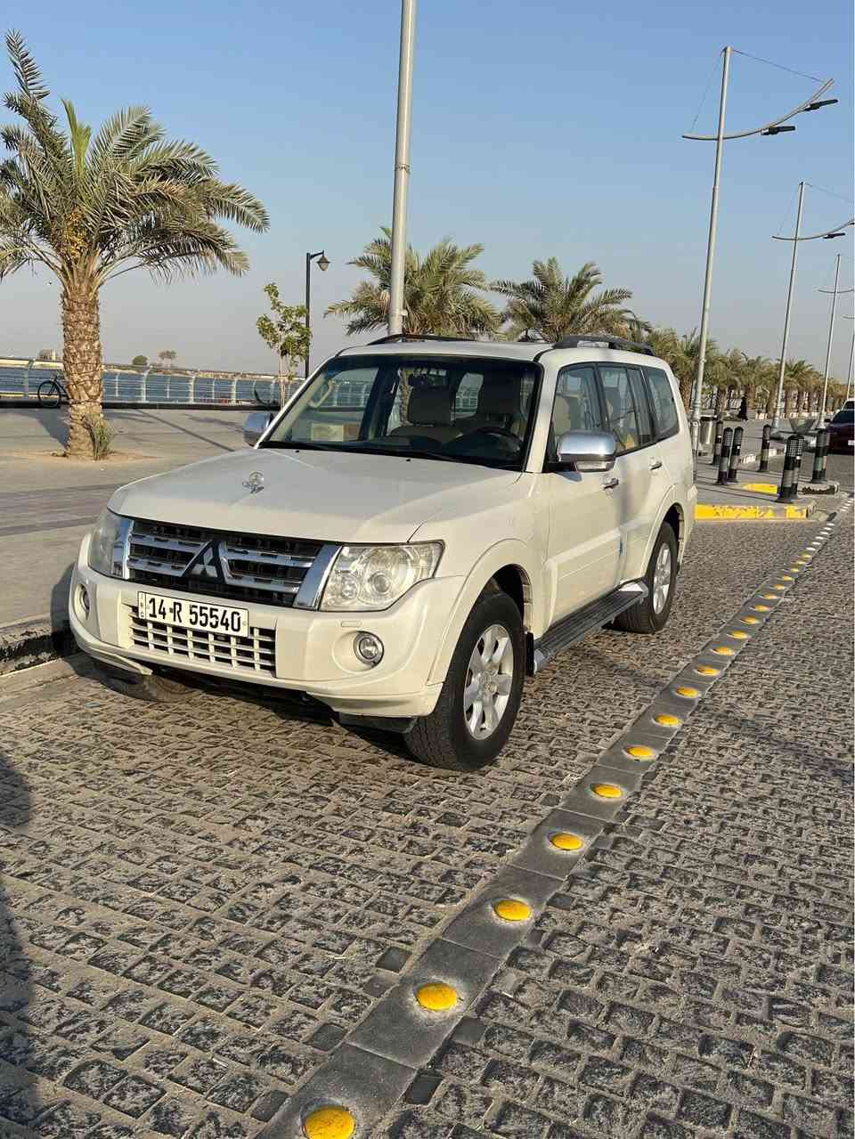 سيارة باجيرو وكالة الحبتور موديل 2014 لون لؤلؤي صدفي مكفوله من الصبغ والضربة وكل شي حتى الدعاميات مكفولات سونار مرفق بالصور مكينه 3500 فتحه بالسقف كشنات كهربائية تبريد ثلاث قطع تحكم ستيرن ثلاث جهات شاشه السياره باسمي رقم بصره انگليزي مميز مكان السياره البصره 
السعر المطلوب 185 ورقه او كراوس بلاندكروز وانطي فرق 
*********** البصرة, العراق
