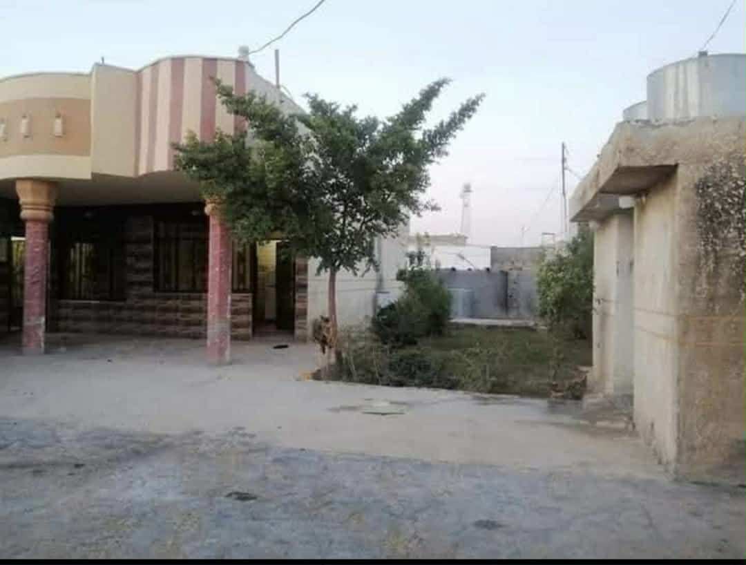 السلام عليكم بيت للبيع مساحه 580 متر طابو زراعي سنه 25 بناء حديث العنوان بغداد قرب الشاعوره ام جدر يم بانزي خانه السعاده منطقه متوفر كافه الخدمات على الشارع مباشره السعر المطلوب 85 وبي مجال اتصال على صاحب الدار *********** موجود واتساب
