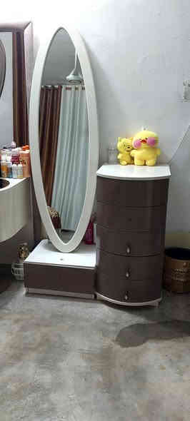 السلام عليكم يوجد غرفه نوم تركي درجه اولى مستخدمه شي قليل سعر 800 بيها مجال عنوان رمادي حي الجمهور قرب جامع هارون الرشيدد ***********
