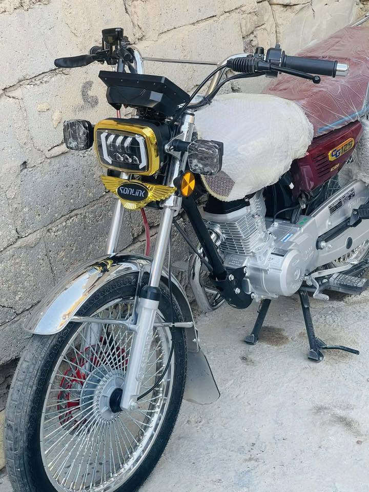 السلام عليكم دراجه تايكر للبيع جديده من لوكيل للبيت صفر كيلو متر صالي 4 ايام من شتريته السعر 850 وبيه مجال مكاني حله مركز المدينه ‭0781 913 8817‬

