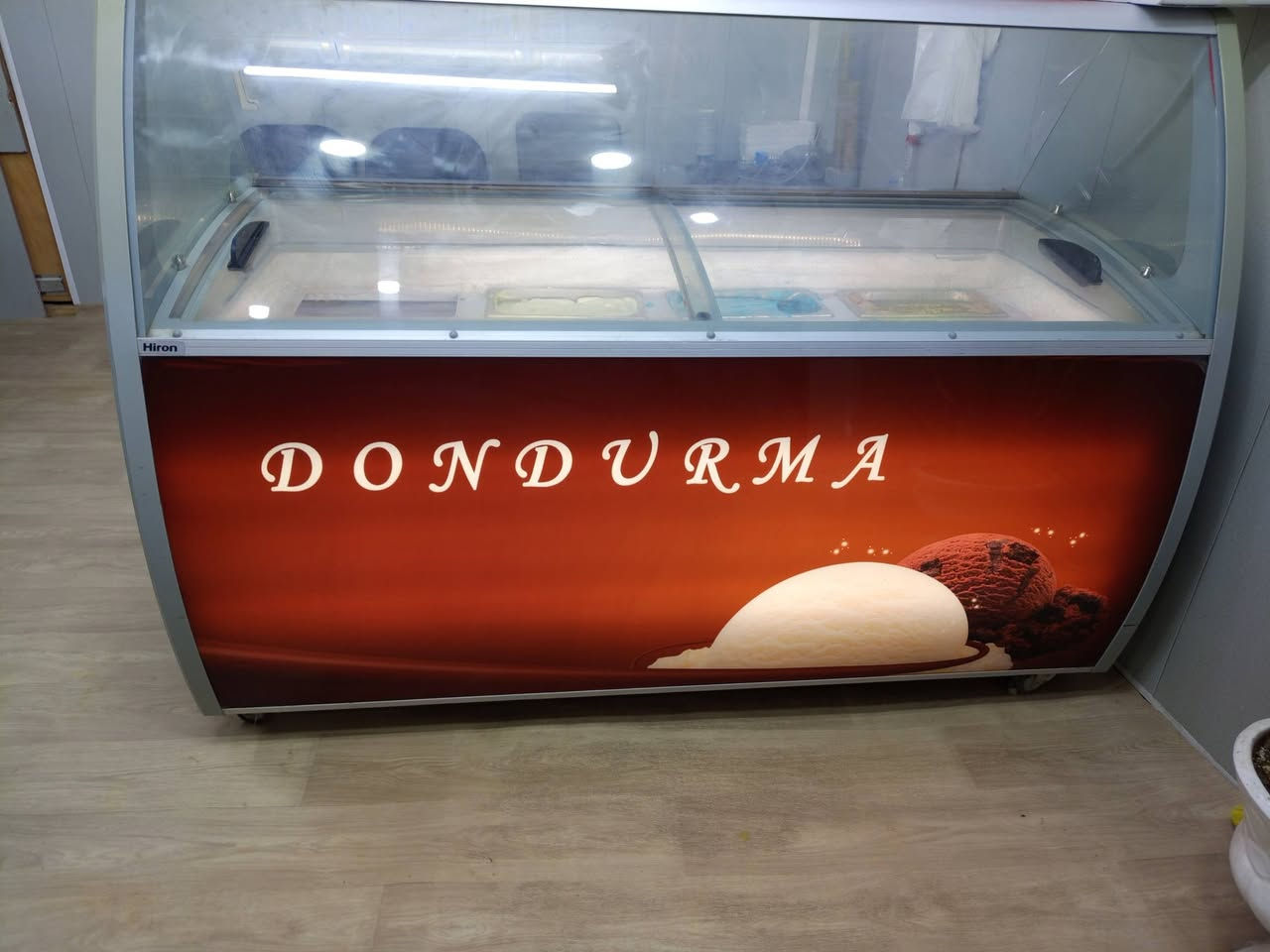 السلام عليكم شباب عارضه تركيه نظافته 90% تحوي على خزان كبير مكاني بغداد حي جهاد هاتف *********** وات ساب
