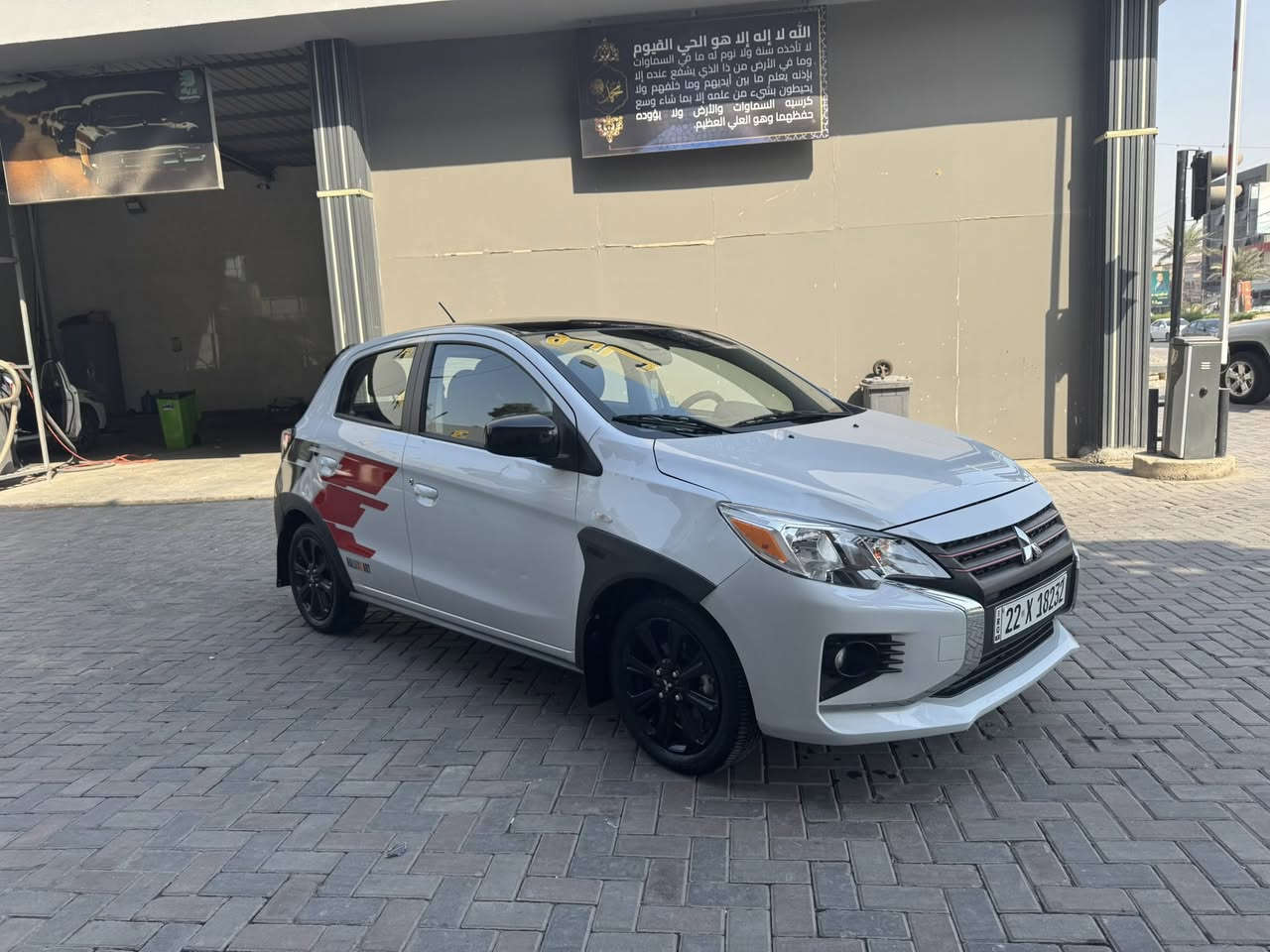 السلام عليكم
ميتسوبشي ميراج موديل 24 وارد امريكي لون مميز ( تو كلر ) 
حادث بسيط موضح بالصور ( ايرباكات كلها سليمة ) 
ماشية 10 الاف ميل فقط . 
رقم اربيل هزة وسنوية جديدة ( وكالة او تحويل مضمون ) . 
مواصفات فول تقريباً بالميراج ( بصمة وشاشة وكاميرا وفول تحكم ستيرن و ويل كب وداخل لونين تطعيم و رادارات ومانع انزلاق وكروس سرعة وباقي المواصفات المعروفة . 
جاهزة من كلشي وجديدة بدون اي نواقص . 
مكان / بغداد . 
السعر / 110$ . 
للاتصال / ***********
