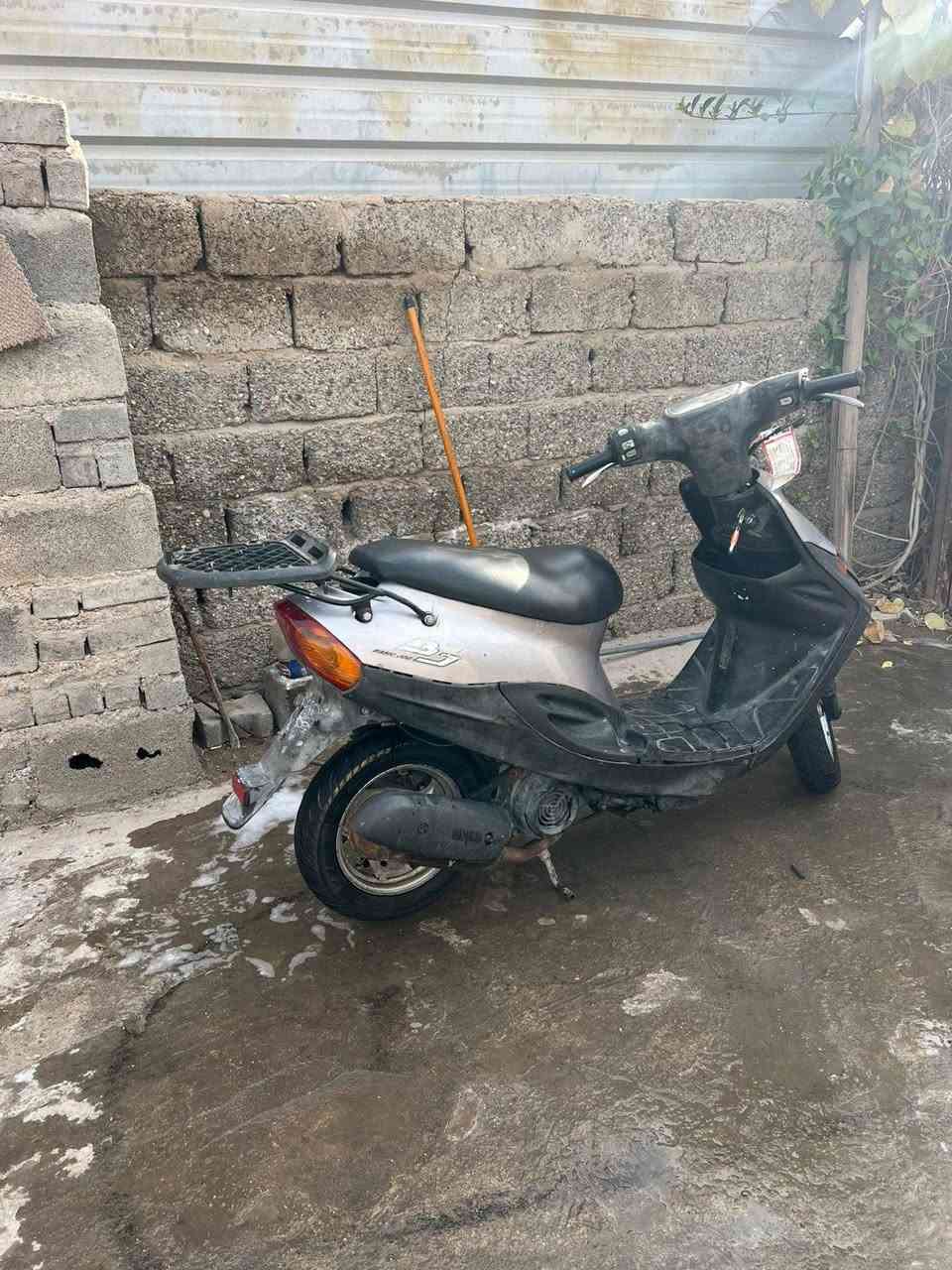 السلام عليكم دراجة البيع ستين بيجي كامله مكمله سلف هندر ما بيه اكسل عوزه بس الكفر مال الدبه مال دهن مكاني بغداد شارع فلسطين رقمي *********** متواجد اربعه وعشرين ساعه
